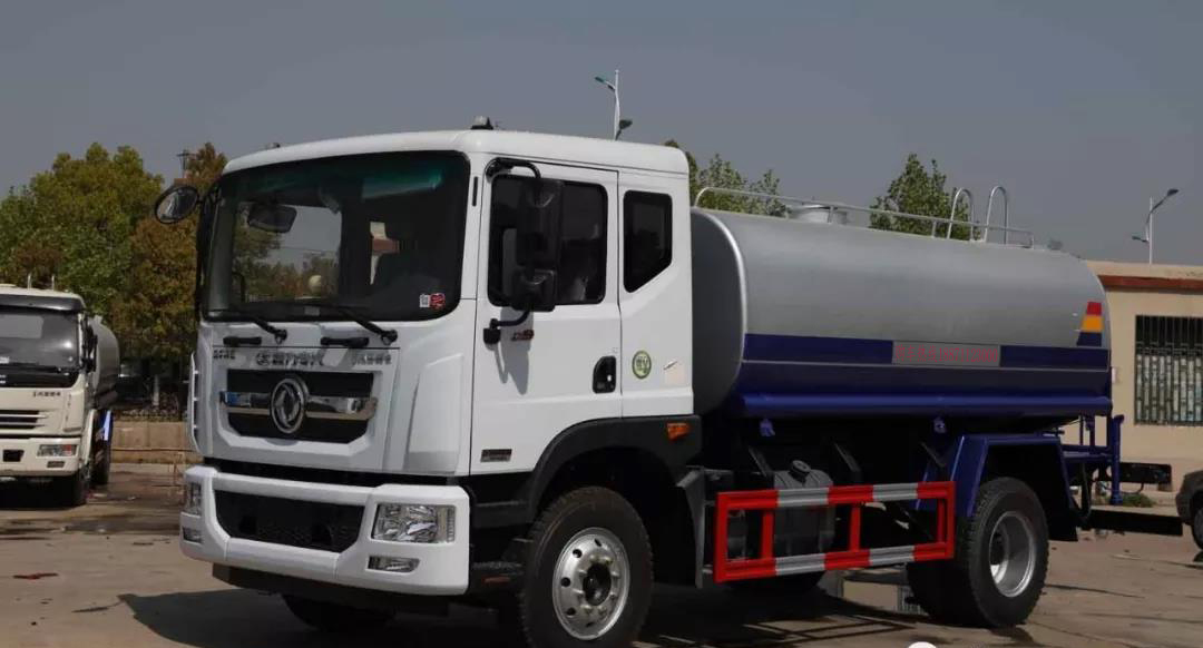 洒水车