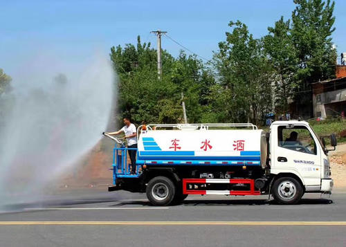 云南五方洒水车